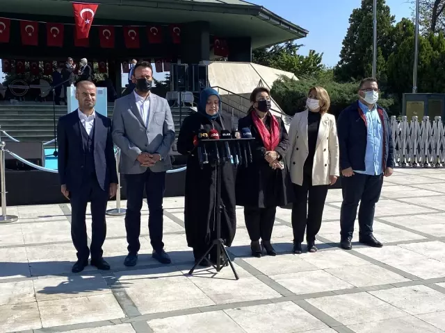 İSTANBUL ? AK PARTİLİLER ADNAN MENDERES, FATİN RÜŞTÜ ZORLU VE HASAN POLATKAN'I MEZARLARI BAŞINDA ANDI