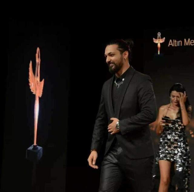 Altın Melek Ödülleri'nde Yılın En İyi Youtube Programı Sunucusu ödülüne Ahmet Furkan Başdemir layık görüldü