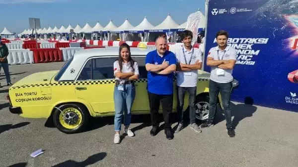 Bakan Varank'tan otonom araçlar yapan gençlere destek
