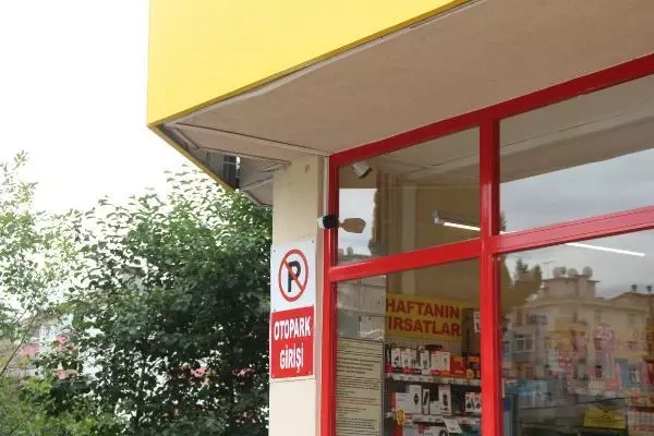 Son dakika haberleri | BELEDİYE PERSONELİNİN SOKAK KÖPEKLERİNE EZİYETİ KAMERADA
