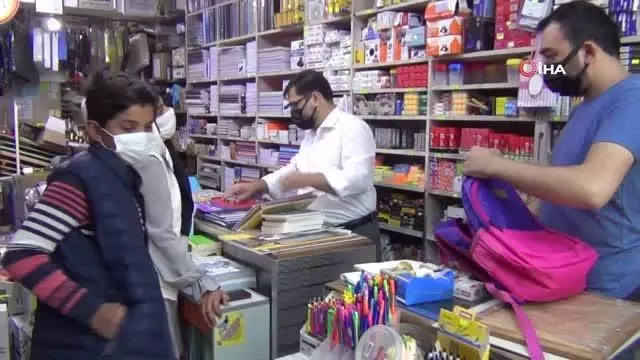 Bu kırtasiye 21 yıldır ihtiyaç sahibi ailelerin yanında oluyor