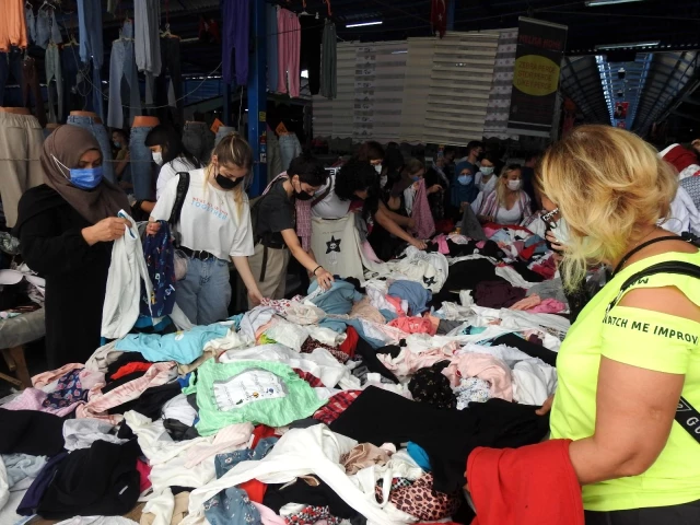 Η εισροή χειμερινών ρούχων από Βούλγαρους και Έλληνες τουρίστες στην Αδριανούπολη, σκανάρισαν τους πάγκους