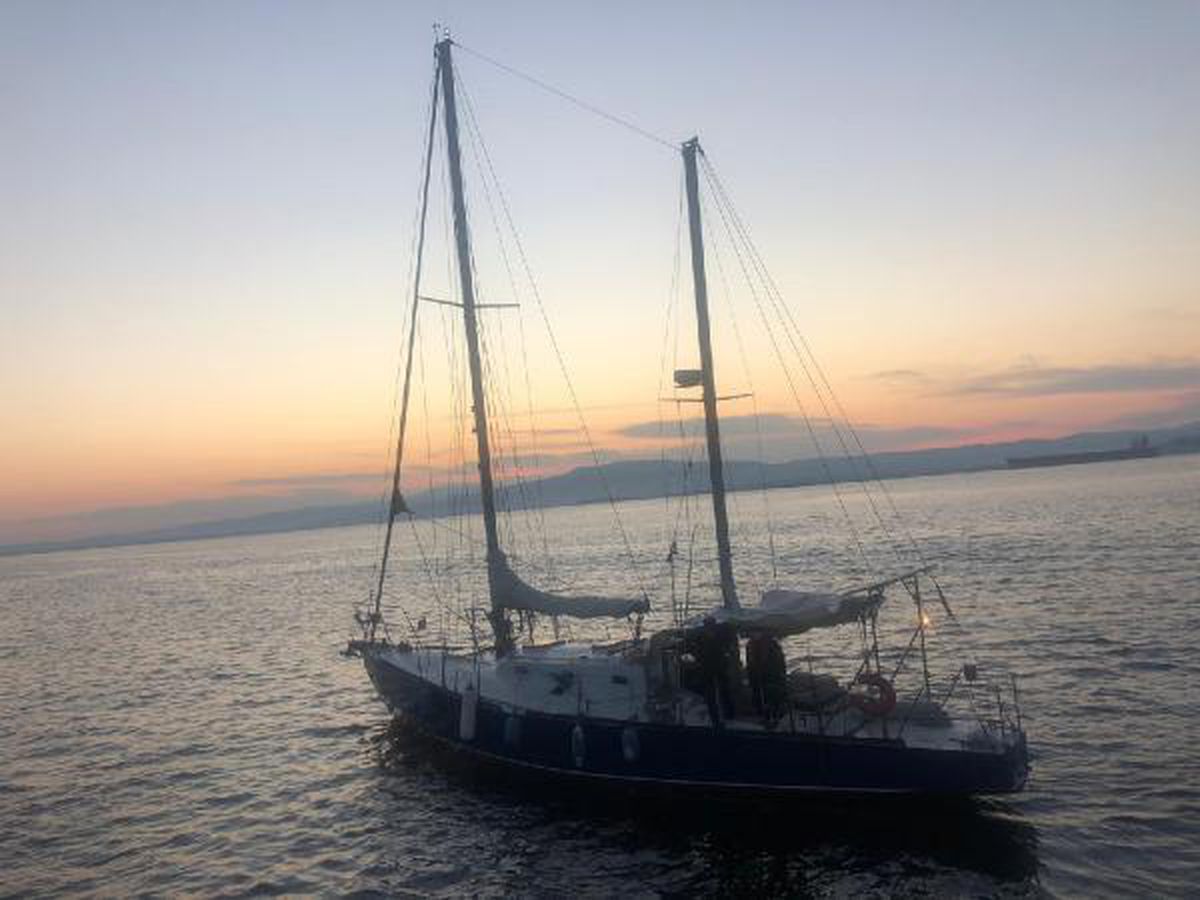 Çanakkale Boğazı'nda yelkenli teknede 58 kaçak göçmen yakalandı