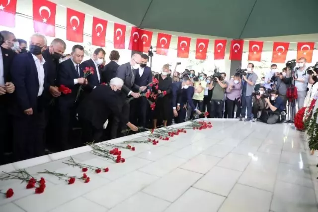 (Tekrar) Asanı birkaç kişi, asılanı binler andı