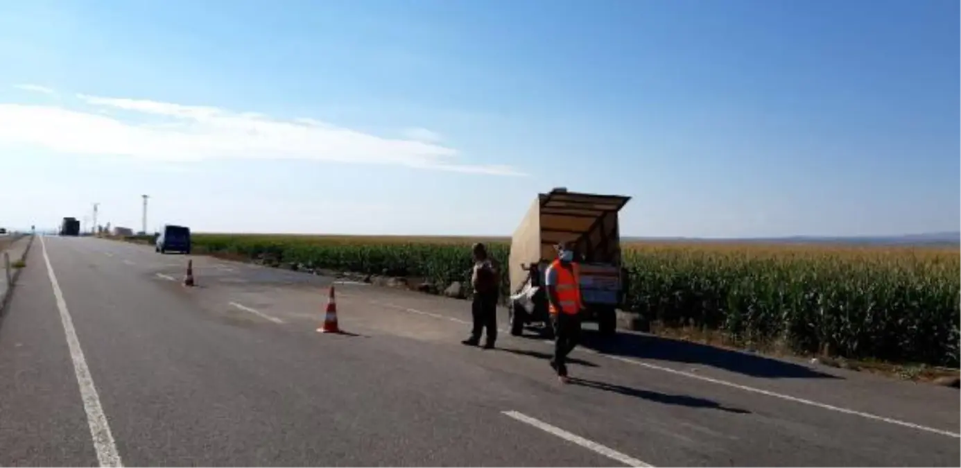 Diyarbakır'da kamyon ile işçi minibüsü çarpıştı:  1 ölü, 19 yaralı