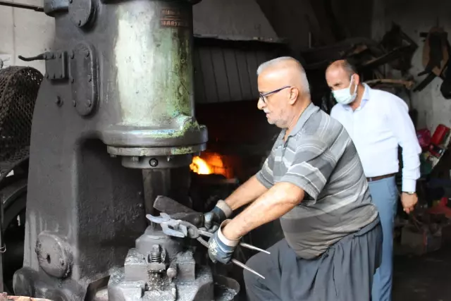 Dörtyol'da gönüllü gençler esnaf ziyareti yaptı