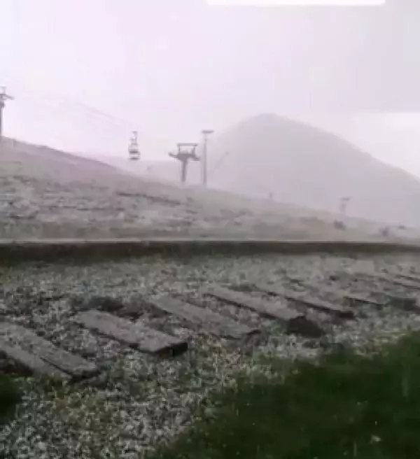 İlk kar Erzurum'a düştü, yollar beyaza büründü