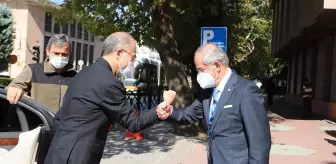 Eskişehir: Eskişehir'de Büyükşehir Belediye Başkanı Prof. Dr. Yılmaz Büyükerşen'i ziyaret etti Eskişehir: Eskişehir'de Büyükşehir Belediye Başkanı Prof. Dr. Yılmaz Büyükerşen'i ziyaret etti