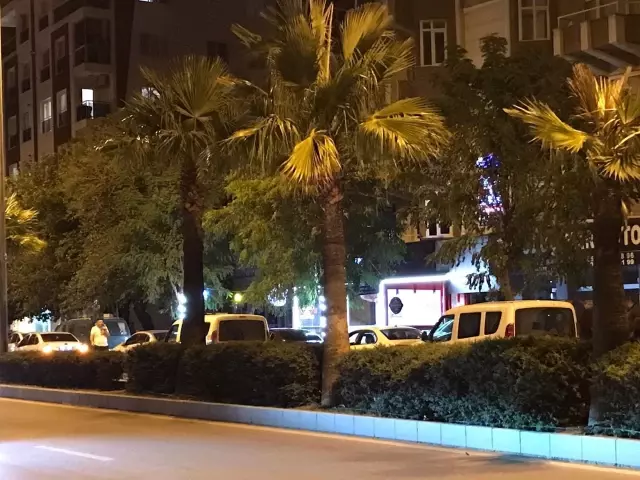 Hatay'da hareketli gece! Uygulama noktasında durmayan araçtan açılan ateş, 3 polisi yaraladı