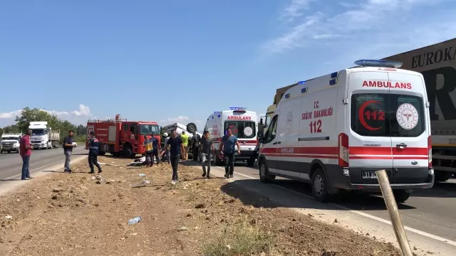 Kamyonet devrildi: 6 yaralı
