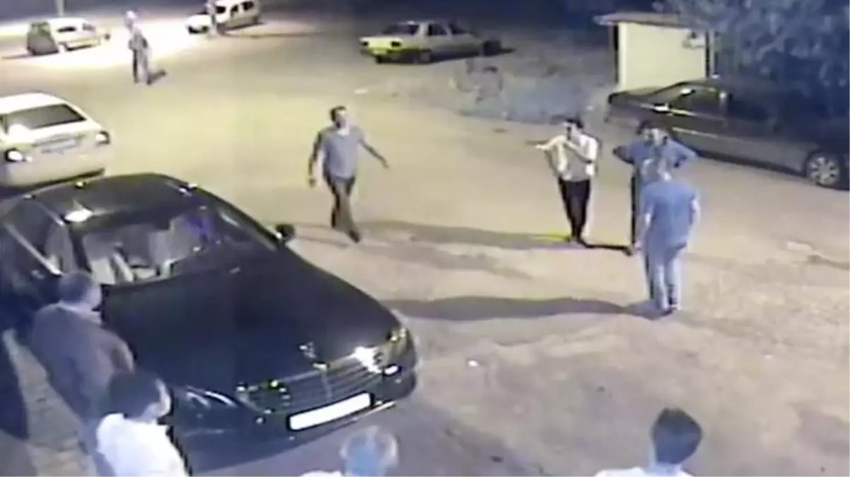 İstediği şarkı çalınmayınca ortalığı karıştırdı! Silahı eline alan öfkeli adam, gazinoya kurşun yağdırdı