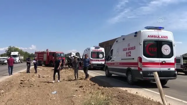 Kamyonet devrildi: 6 yaralı