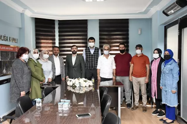 İSTANBUL ? AK PARTİLİLER ADNAN MENDERES, FATİN RÜŞTÜ ZORLU VE HASAN POLATKAN'I MEZARLARI BAŞINDA ANDI