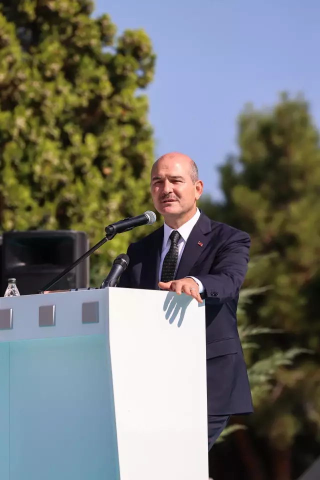 İSTANBUL ? AK PARTİLİLER ADNAN MENDERES, FATİN RÜŞTÜ ZORLU VE HASAN POLATKAN'I MEZARLARI BAŞINDA ANDI