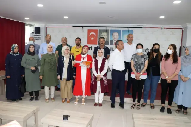 İSTANBUL ? AK PARTİLİLER ADNAN MENDERES, FATİN RÜŞTÜ ZORLU VE HASAN POLATKAN'I MEZARLARI BAŞINDA ANDI