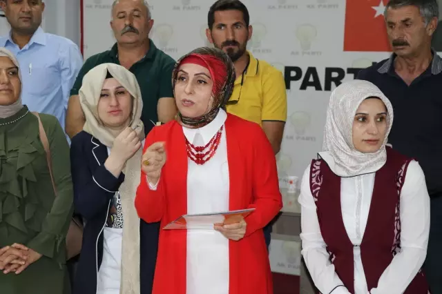 İSTANBUL ? AK PARTİLİLER ADNAN MENDERES, FATİN RÜŞTÜ ZORLU VE HASAN POLATKAN'I MEZARLARI BAŞINDA ANDI