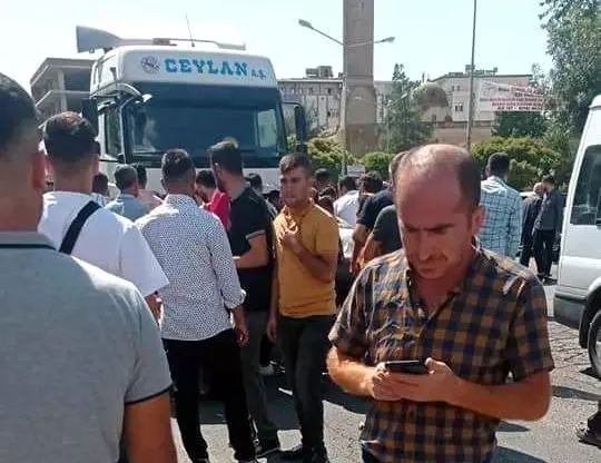 Midyat'ta kırmızı ışıkta yolun karşısına geçmeye kalkan şahsa tır çarptı