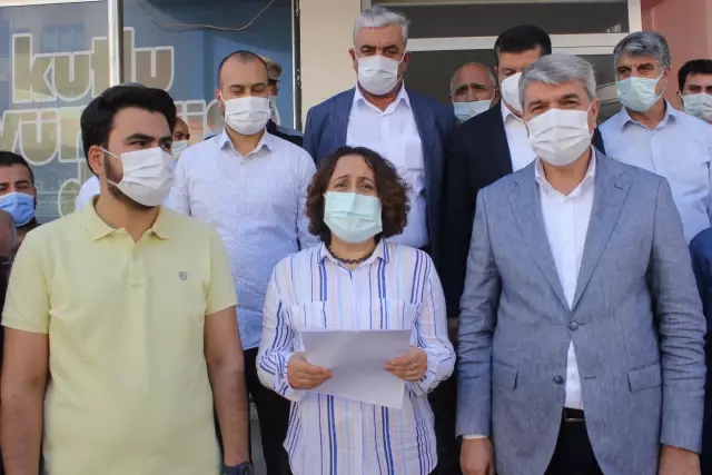 İSTANBUL ? AK PARTİLİLER ADNAN MENDERES, FATİN RÜŞTÜ ZORLU VE HASAN POLATKAN'I MEZARLARI BAŞINDA ANDI