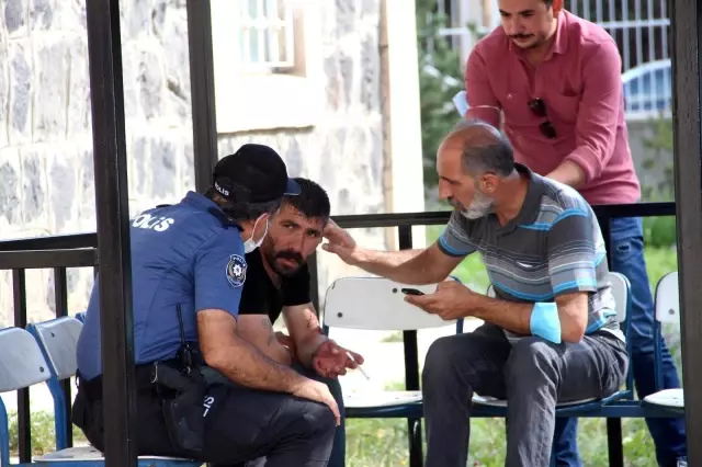Polise bir an olsun huzur vermiyor, şimdide şadırvanın tepesine çıktı