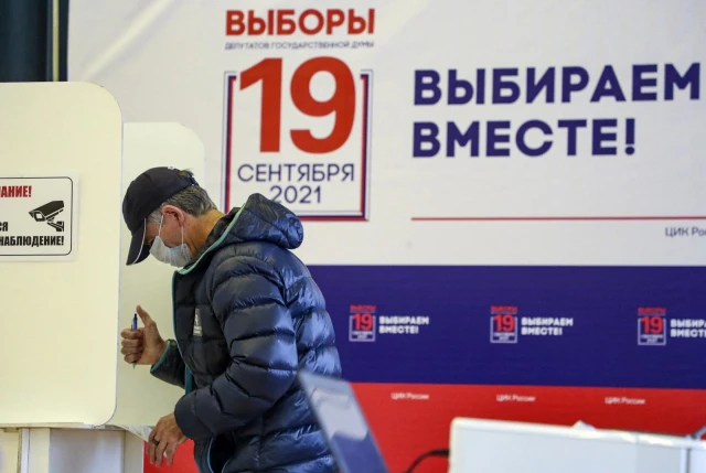 Rusya'da halk Devlet Duması seçimleri için sandık başında
