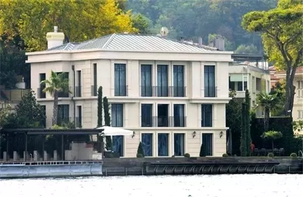 Şevval Şahin'le yaşadığı olaylı kaçamakla adını duyurmuştu! Yeni yuvası göz kamaştırdı!
