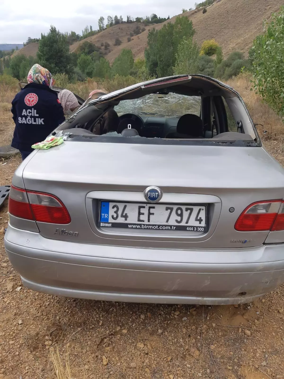 Sivas'ta otomobil şarampole devrildi: 2 kişi yaralandı