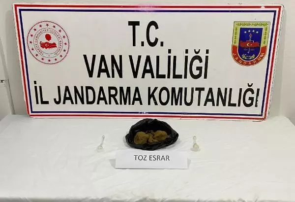 UYUŞTURUCUYU YASTIĞIN İÇİNE GİZLEMİŞLER