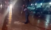Van'da 20 dakika boyunca aralıksız süren yağış, esnafa zor anlar yaşattı