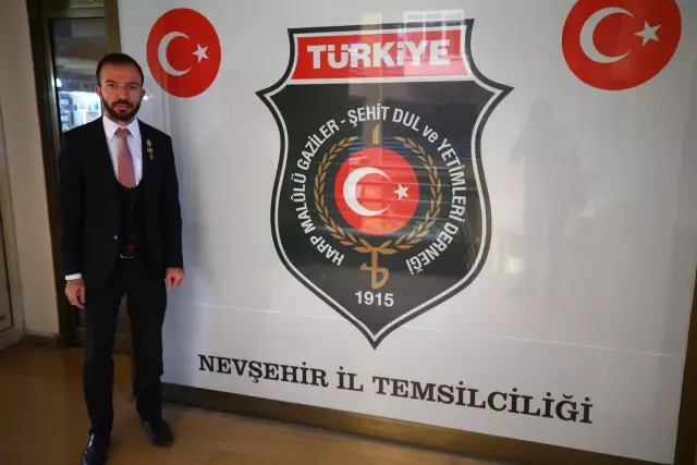 Afrin gazisi al bayrağa rengini verenlerden olmanın onurunu yaşıyor