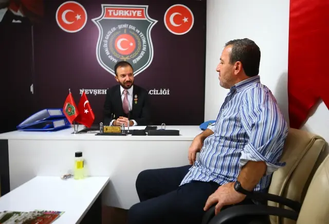 Afrin gazisi al bayrağa rengini verenlerden olmanın onurunu yaşıyor