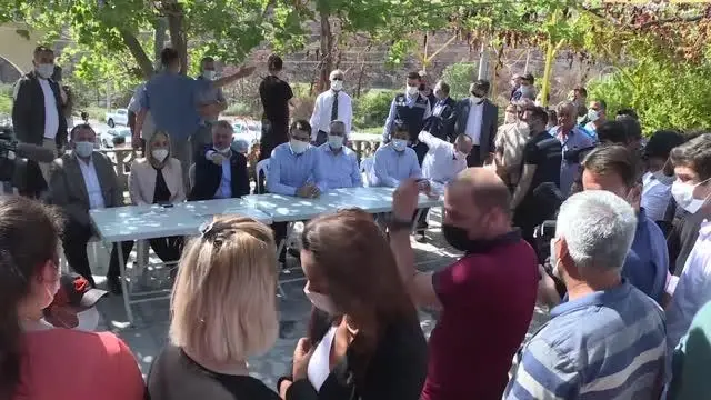 Son dakika haber: Bakan Kurum, Manavgat'taki yangında anne ve babasını kaybeden genci ziyaret etti