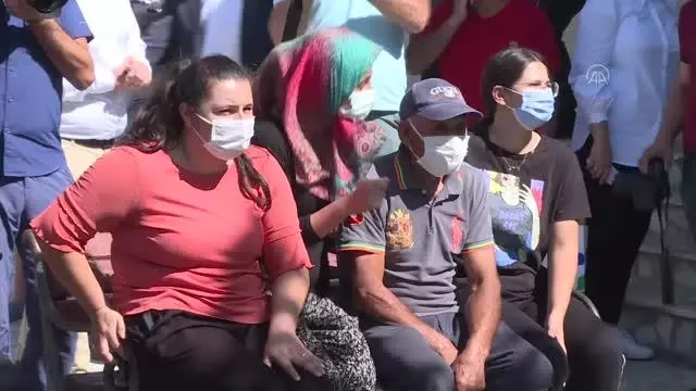 Son dakika haber: Bakan Kurum, Manavgat'taki yangında anne ve babasını kaybeden genci ziyaret etti