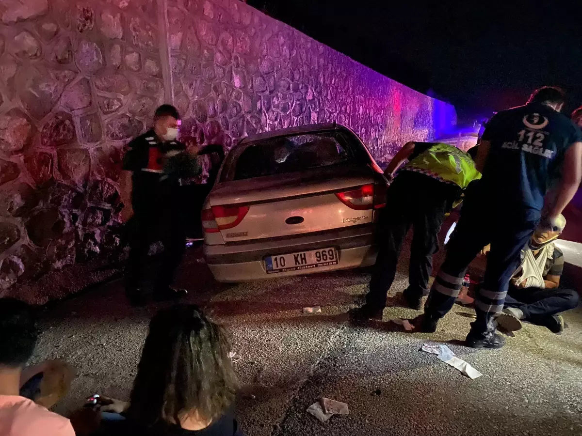 Balıkesir'de trafik kazasında 4 kişi yaralandı