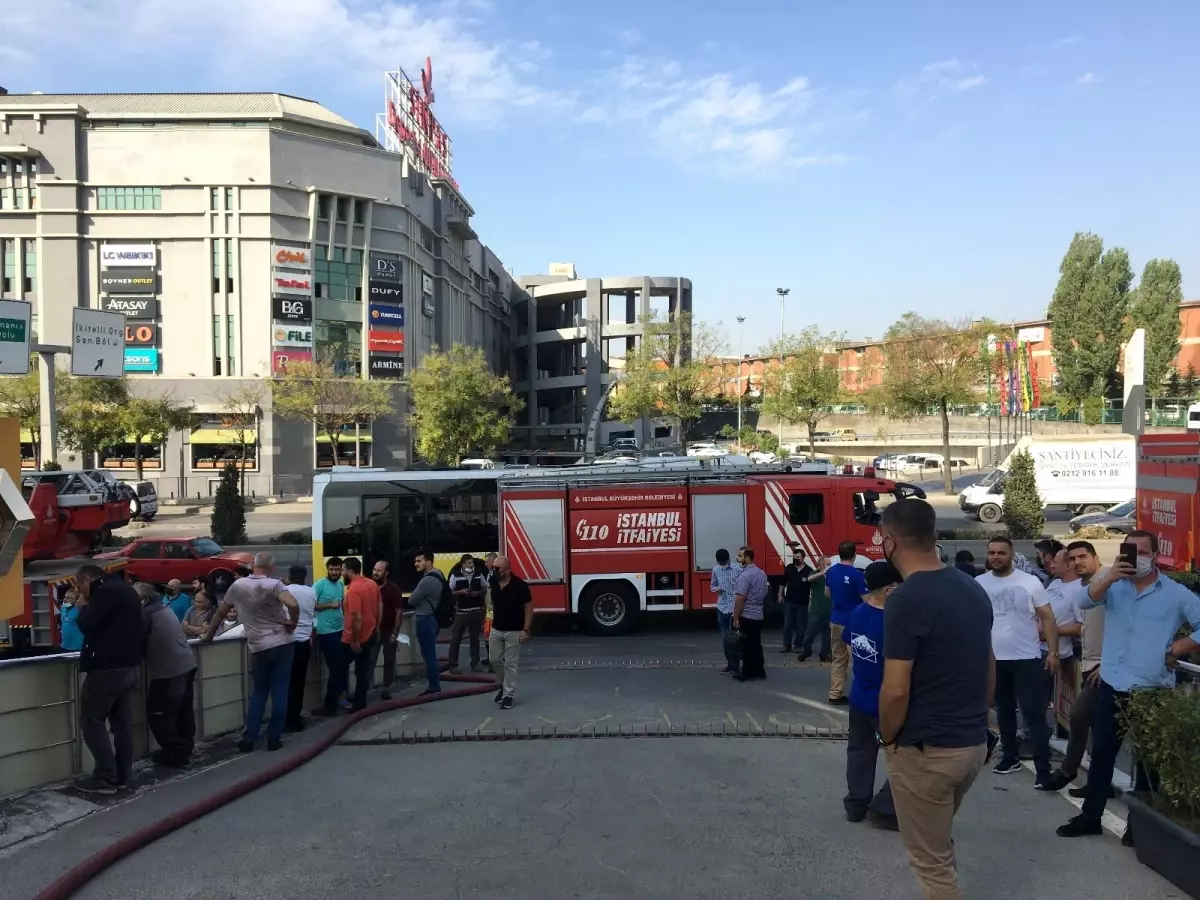 Başakşehir'de 5 katlı iş merkezinde korkutan yangın