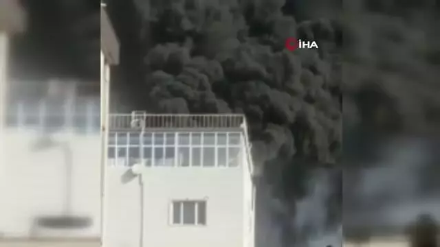 Başakşehir'de 5 katlı iş merkezinde korkutan yangın