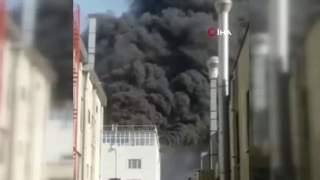 Başakşehir'de 5 katlı iş merkezinde korkutan yangın