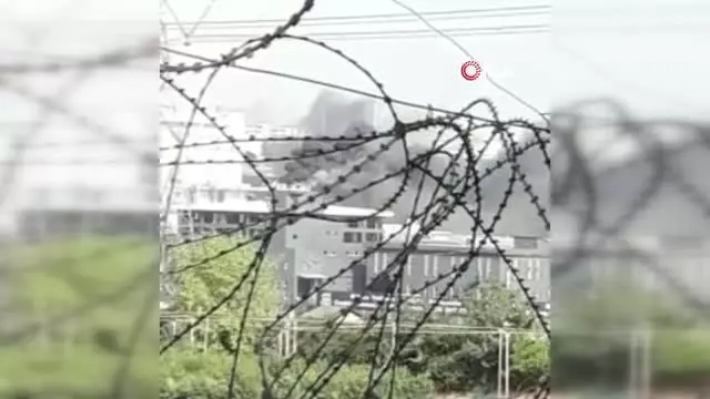 Başakşehir'de 5 katlı iş merkezinde korkutan yangın