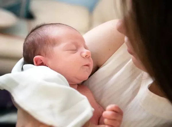 "Bebeğinize 1 yaşından evvel inek sütü vermeyin" uyarısı