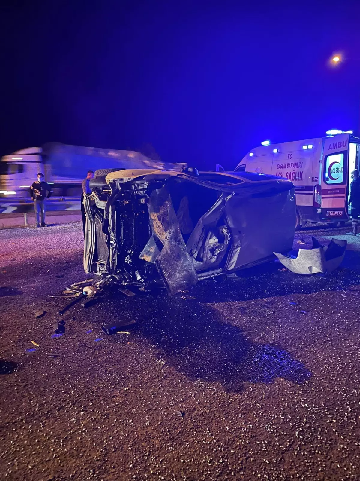 Bilecik'te hafif ticari aracın devrilmesi sonucu 12 yaşındaki çocuk öldü