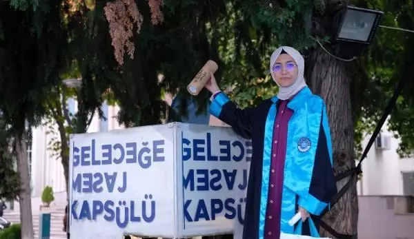 Son dakika haber... BÖLÜM BİRİNCİSİ MEZUNLARDAN 2046 YILINA KREDİ KARTI VE PARA