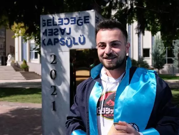 Son dakika haber... BÖLÜM BİRİNCİSİ MEZUNLARDAN 2046 YILINA KREDİ KARTI VE PARA