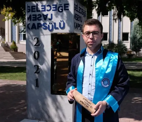 Son dakika haber... BÖLÜM BİRİNCİSİ MEZUNLARDAN 2046 YILINA KREDİ KARTI VE PARA
