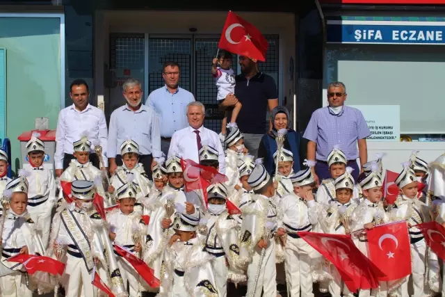 Bucak'ta sünnet ve keşkek dövme şöleni renkli görüntülere sahne oldu
