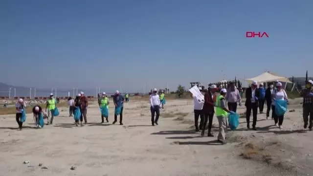 BURDUR GÖLÜ'NDE TEMİZLİK YAPTILAR