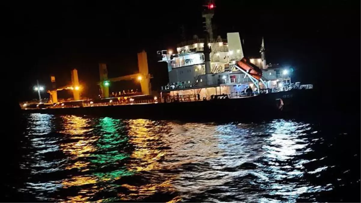 Çanakkale Boğazı'nda iki yük gemisi çarpıştı, facianın eşiğinden dönüldü