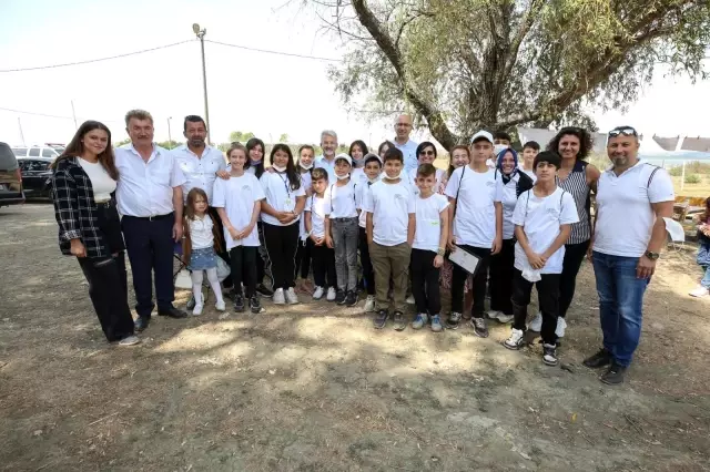 Çocuklar, hazırladıkları projeleri Başkan Erdem'e sundu