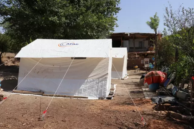 Depremlerin ardından çatlaklar oluşan ev boşaltıldı