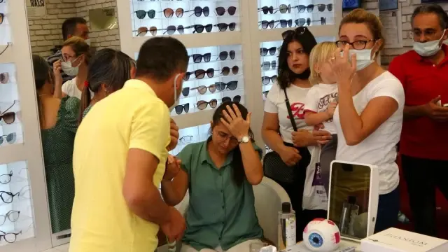 Son dakika haberi: Drift atan otomobil iş yerine daldı, ortalık savaş alanına döndü