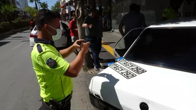 Son dakika haberi: Drift atan otomobil iş yerine daldı, ortalık savaş alanına döndü