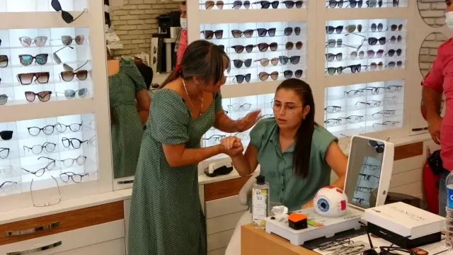 Son dakika haberi: Drift atan otomobil iş yerine daldı, ortalık savaş alanına döndü